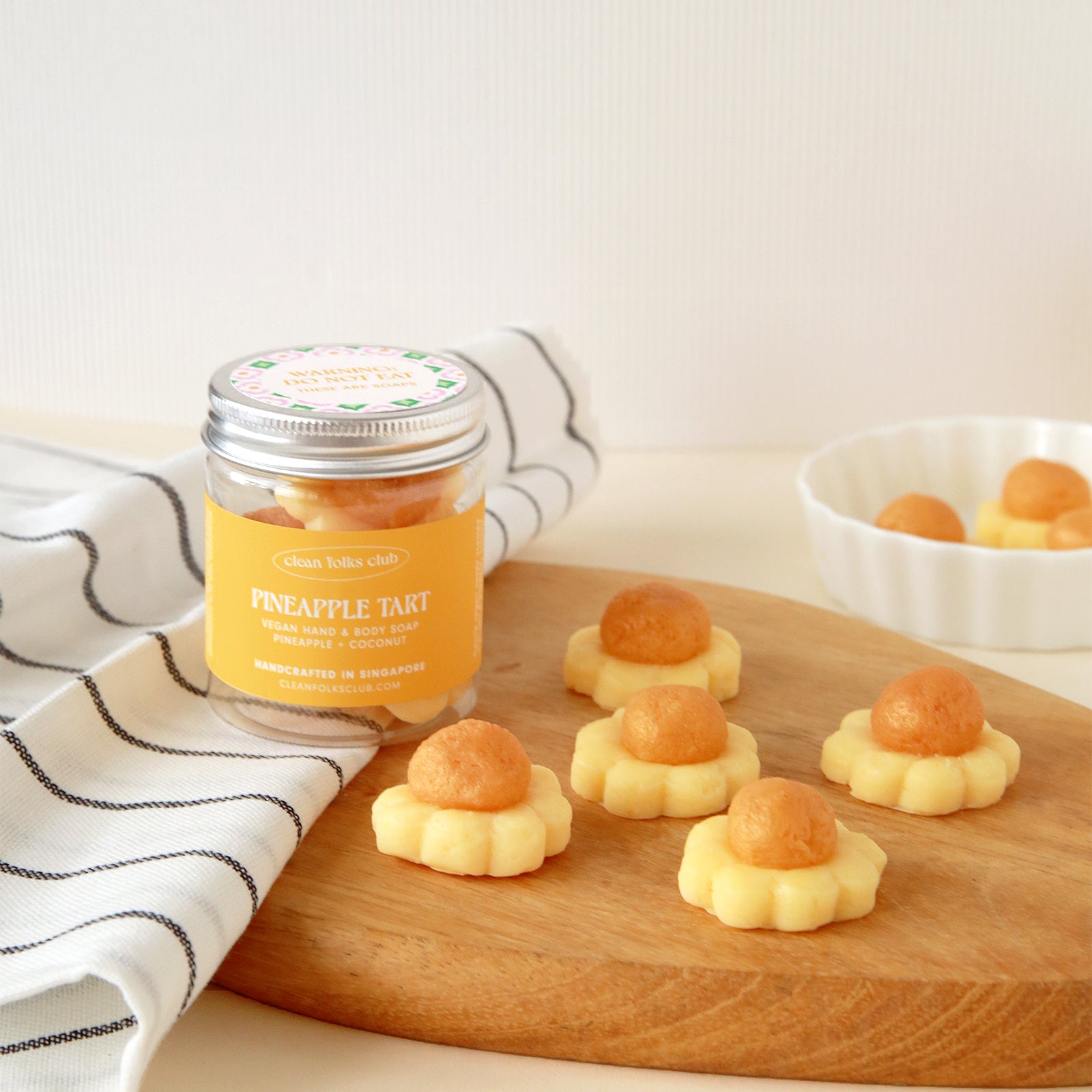 pineapple_tarts_1_e04ec884-453a-4910-a5f3-a85642a6d09b.jpg